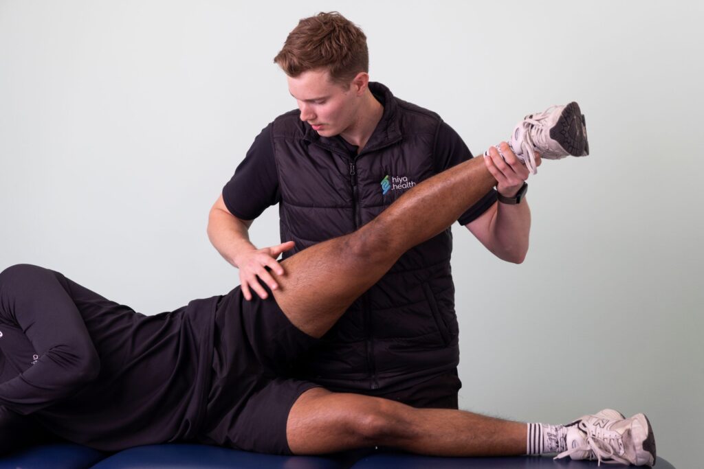 Adam Moes treating a client with knee pain physiotherapist